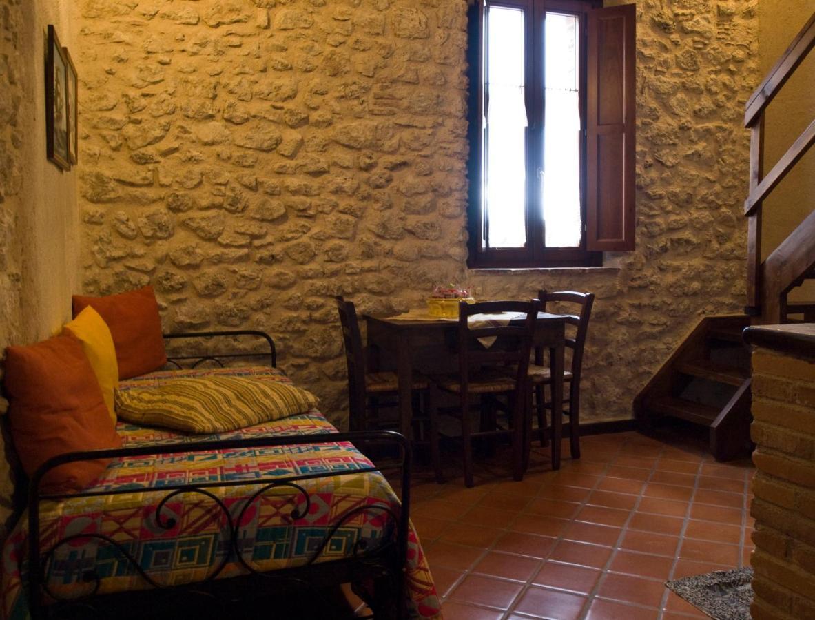 La Casa Su Le Dimore Del Borgo 산토스테파노디세싸니오 외부 사진
