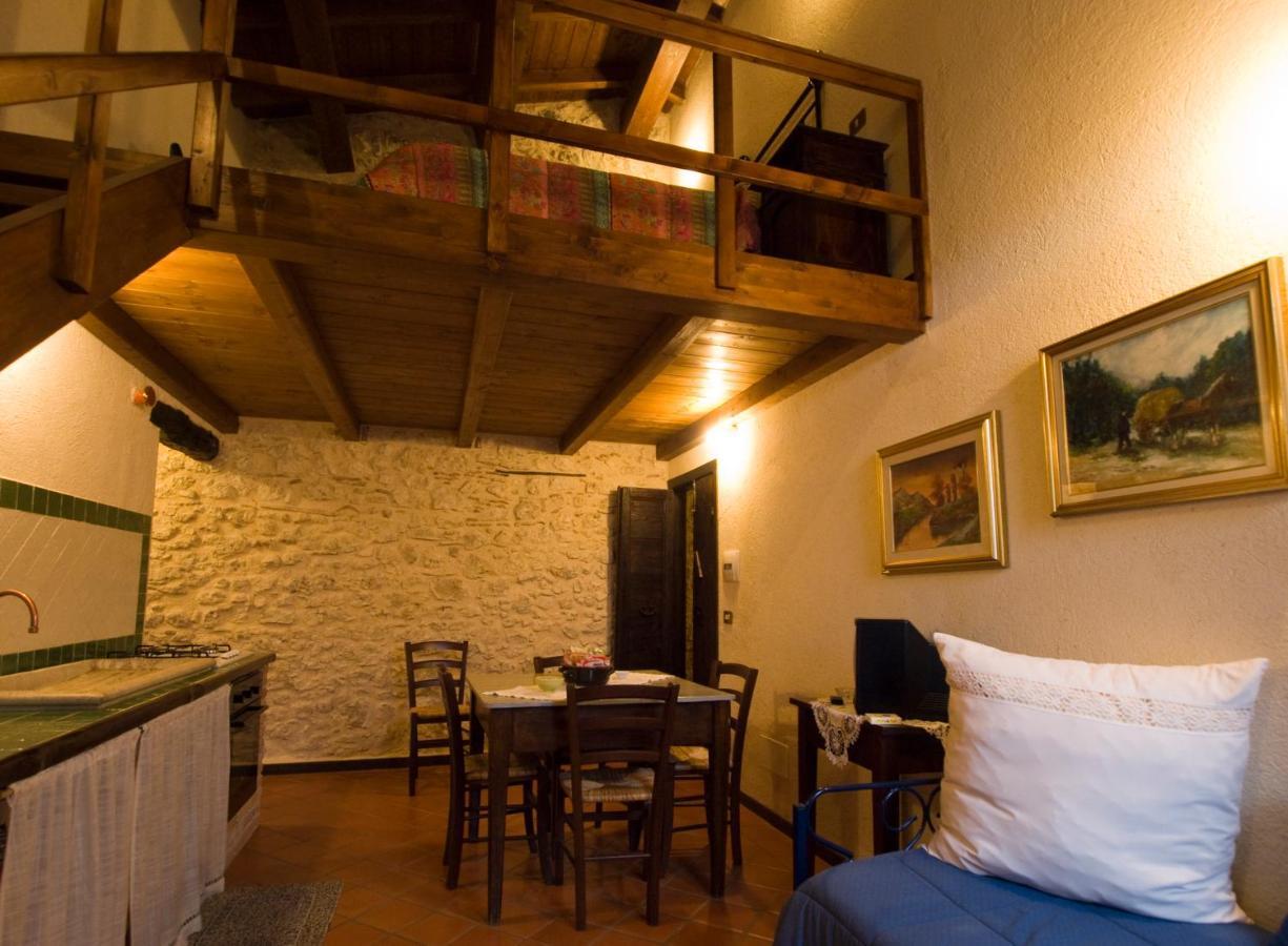La Casa Su Le Dimore Del Borgo 산토스테파노디세싸니오 외부 사진