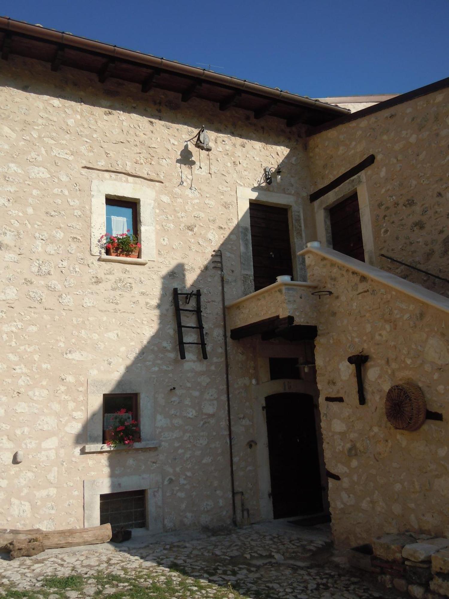 La Casa Su Le Dimore Del Borgo 산토스테파노디세싸니오 외부 사진