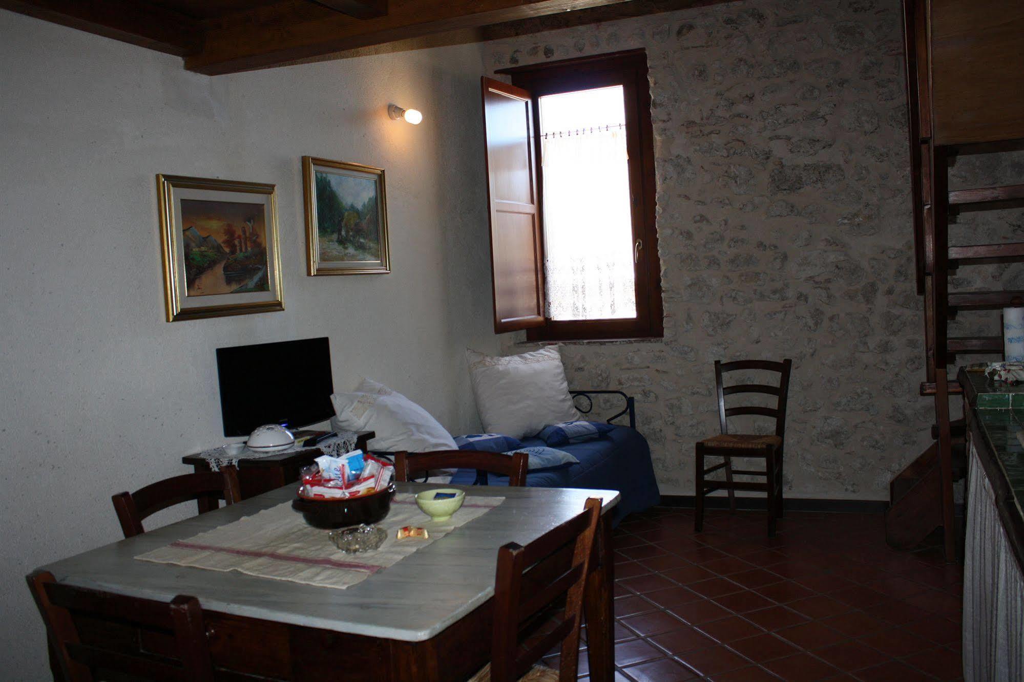 La Casa Su Le Dimore Del Borgo 산토스테파노디세싸니오 외부 사진